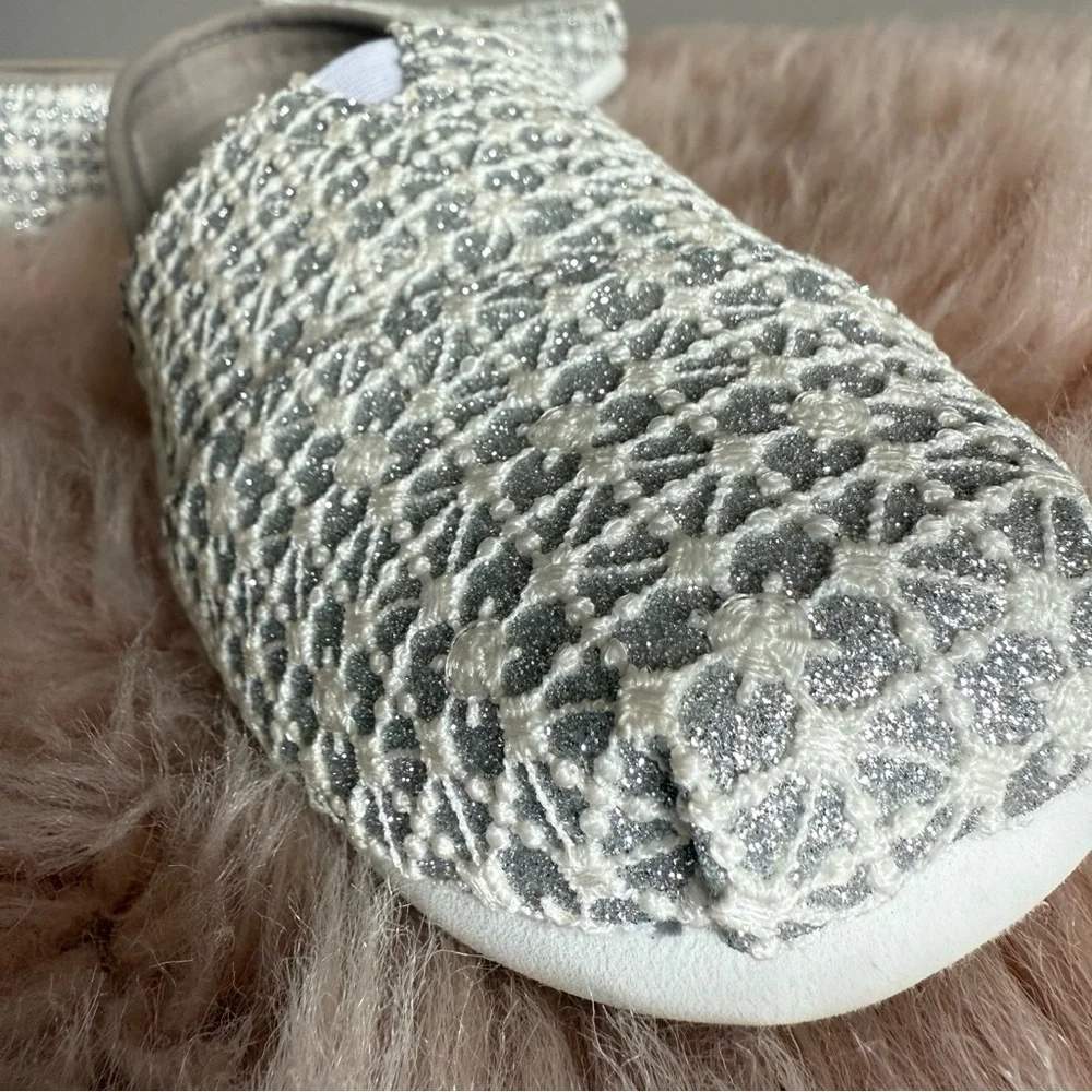 TOMS Kids' Silver Lace Glimmer Toms, New With Tags, Youth 5.5 (Women 7), Sparkly